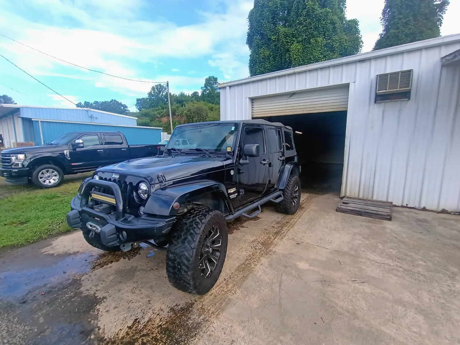 Black Jeep outside the BoPeeps shop
